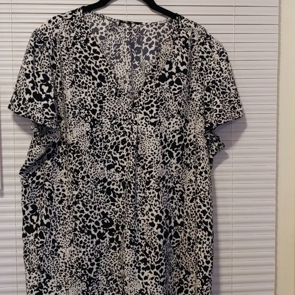 Hilary Radley Leopard Print Blouse XL Cream Black V-Neck Top